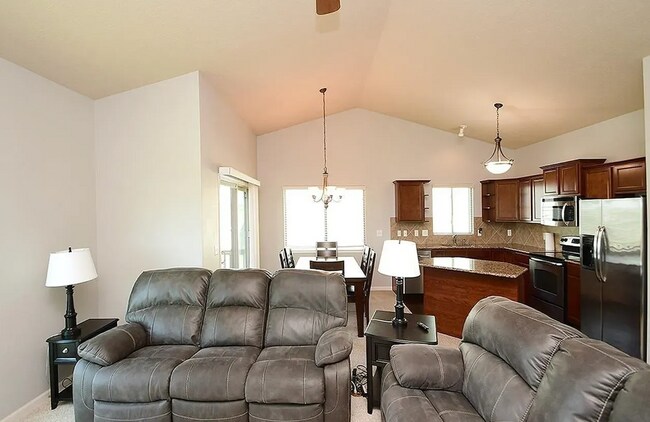 Building Photo - Spacious 3-Bedroom in a Desirable Southwest Location!!