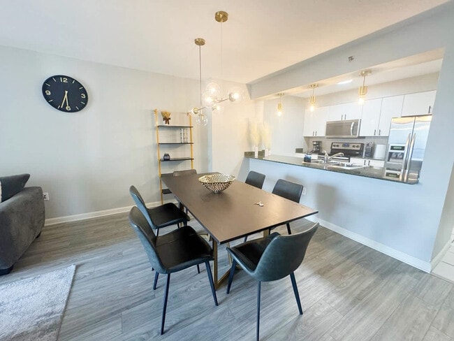 Building Photo - 1 SE 12th St