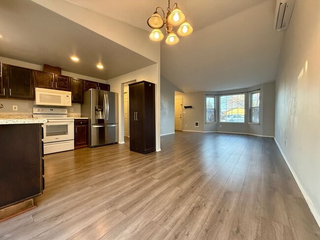 Building Photo - SCHEDULE A TOUR TODAY TO VIEW THE BEAUTIFUL OPEN LAYOUT HOME IN REDMOND!!