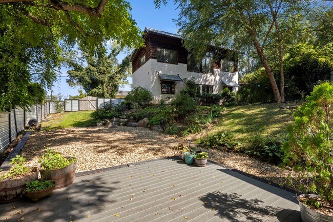 Foto del edificio - West Asheville Oasis