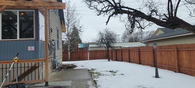 Building Photo - Apartment in downtown Kalispell