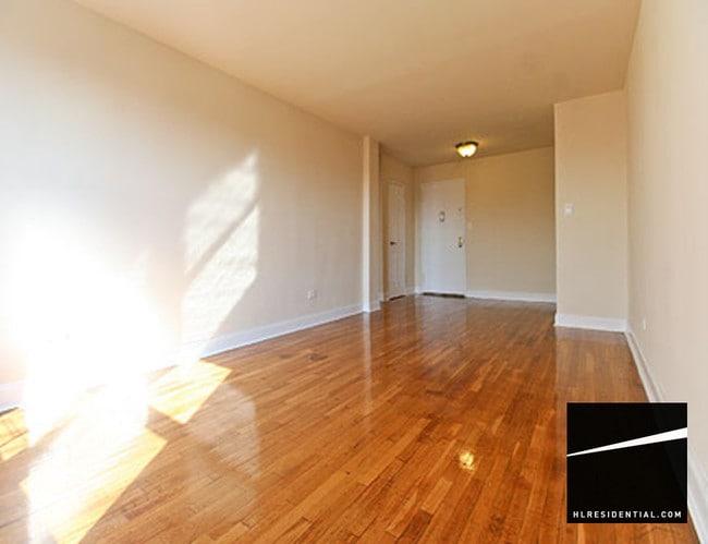 Building Photo - 22410 Jamaica Ave