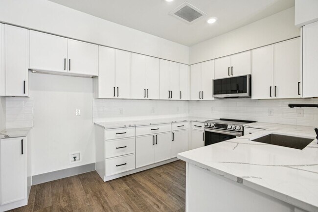 Foto del edificio - 2450 Wickersham Ln