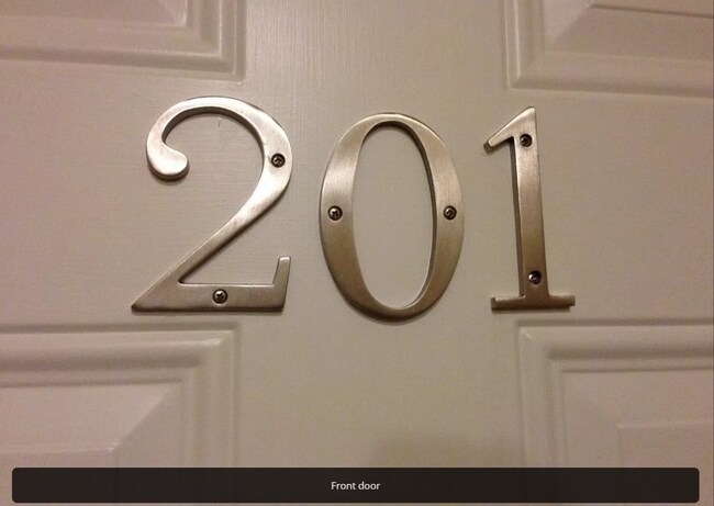 Building Photo - Beautiful modern upstairs condo with 2 full baths! Pet-friendly, with generous parking!