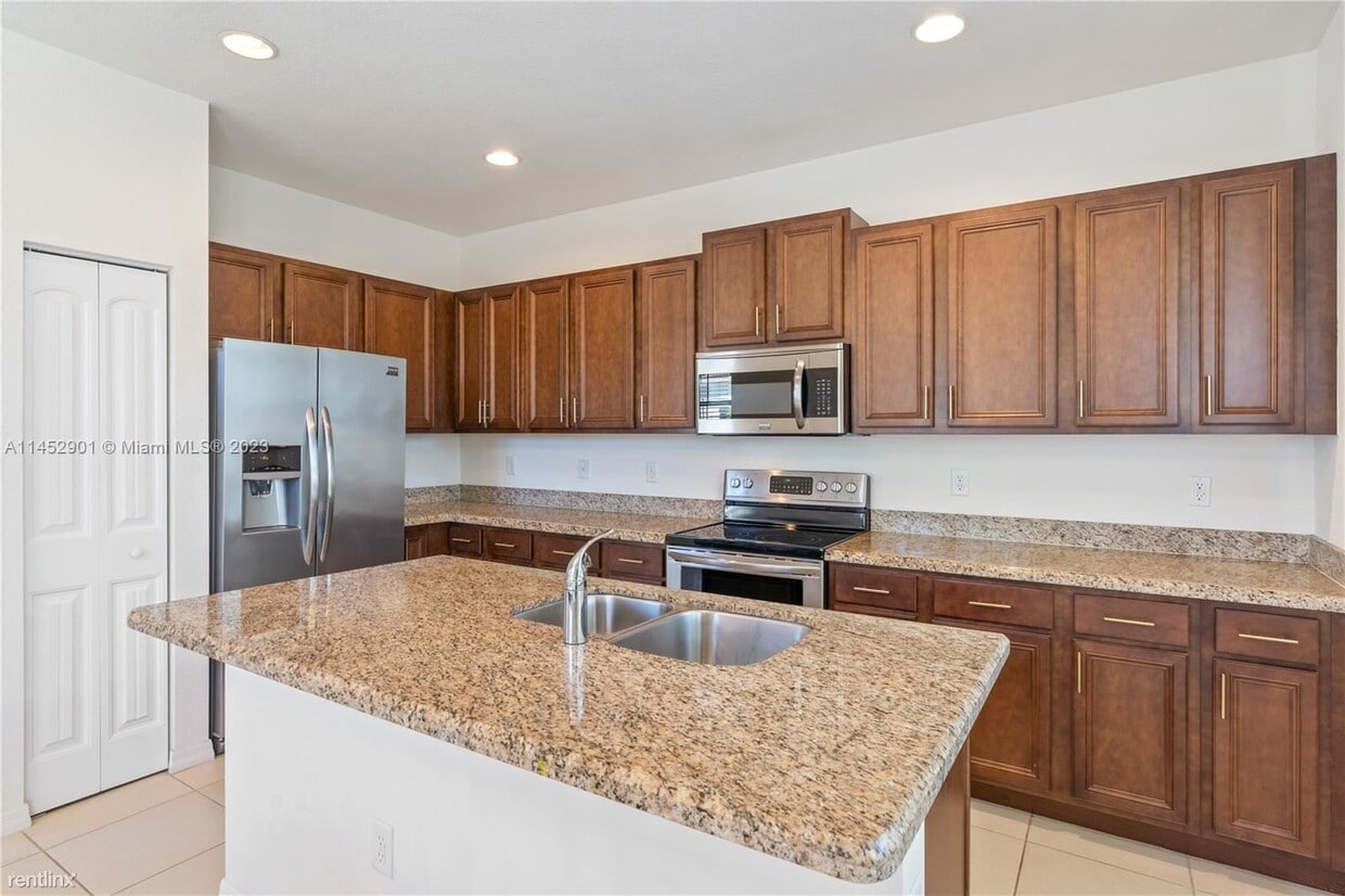 Primary Photo - 3 br, 2.5 bath House - 3351 NW 10th Ave # ...
