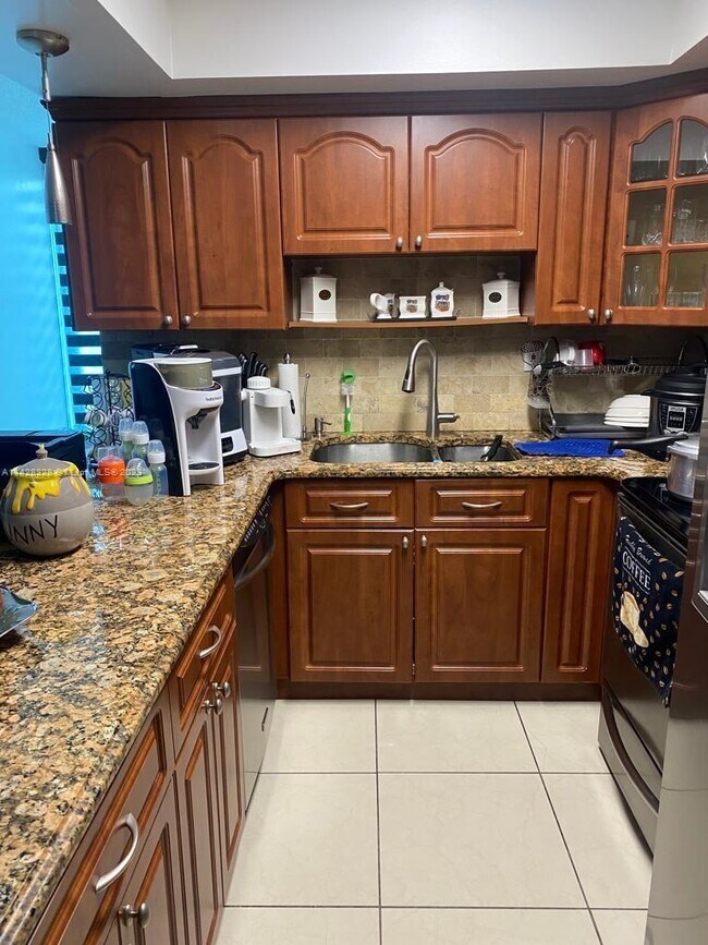 Foto del edificio - 9440 W Flagler St