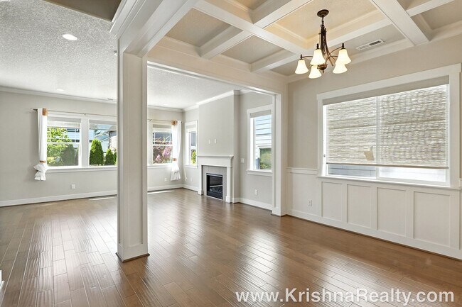 Foto del edificio - Beautiful 4 Bedroom Home with an Office Do...