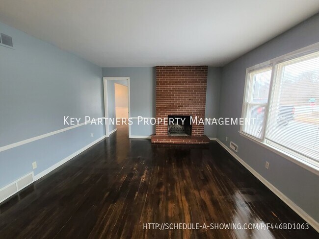 Foto del edificio - 1309 W 100th Terrace - Short term option!