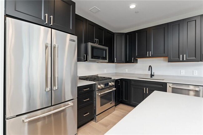 Building Photo - 350 Oliver Ave