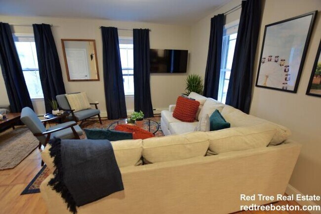 Building Photo - 4 bedroom in Boston MA 02125