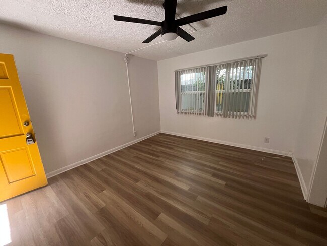 Foto del interior - 944 Tiverton Avenue