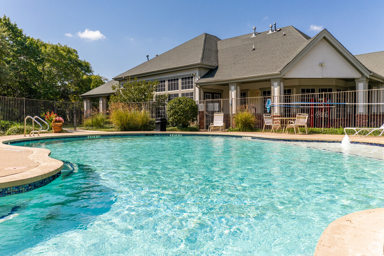 Primary Photo - Cedar Park Townhomes