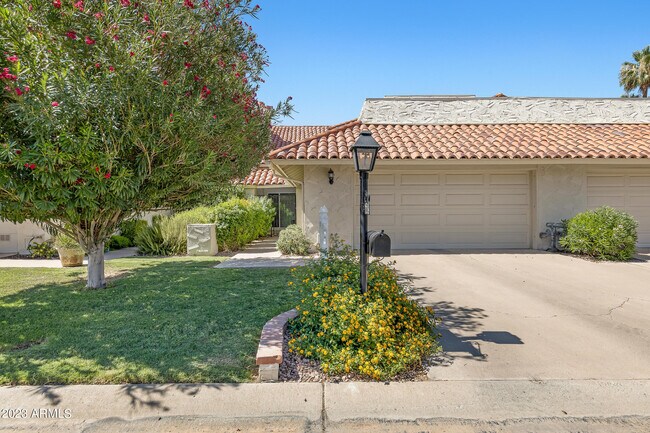 Building Photo - 7118 E Buena Terra Way