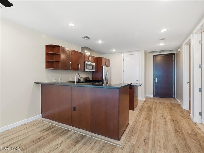 Foto del edificio - 4575 Dean Martin Dr