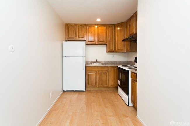 Building Photo - 322 2nd Ave