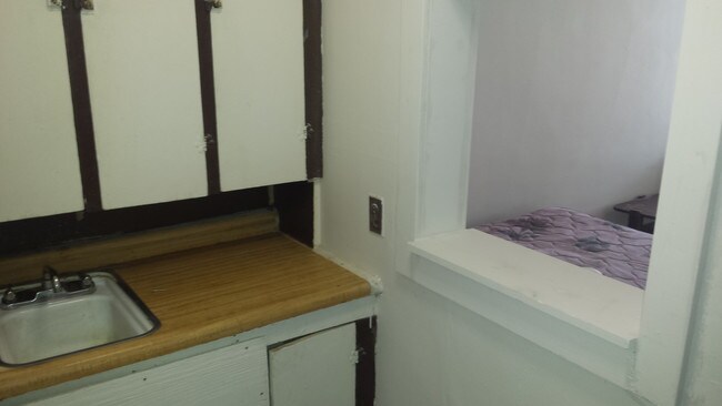 Kitchen - 3431 W Kilbourn Ave