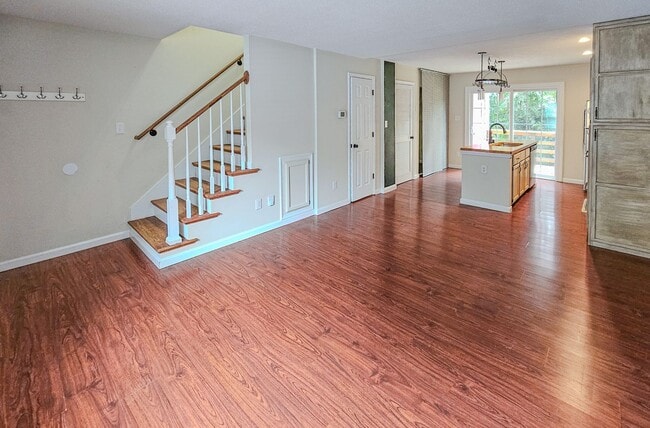 Building Photo - West Knoxville 37923 - 2 bedroom, 1.5 bath condo with hardwood floors - Contact Ryan Fogarty (865...