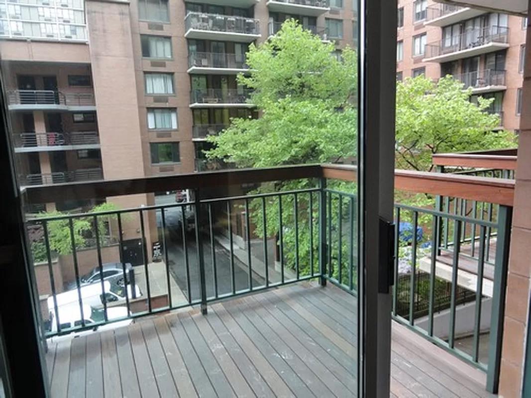 333 Rector Pl Unit 403, New York, NY 10280 Room for Rent in New York