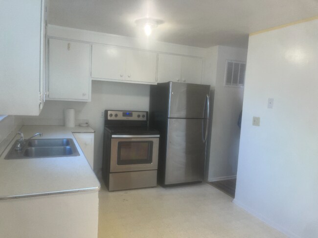 Building Photo - 2992 S 900 E