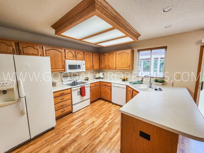 Foto del edificio - Beautiful 3 Bedroom 2.5 Bath Home in West ...