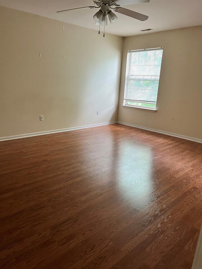 Foto del edificio - 7446 Lacy Dr