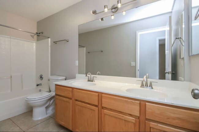 Building Photo - 31459 N Claridge Cir