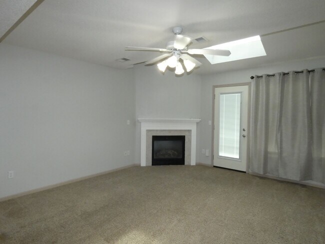 Foto del edificio - 8031 N Lawn Ave
