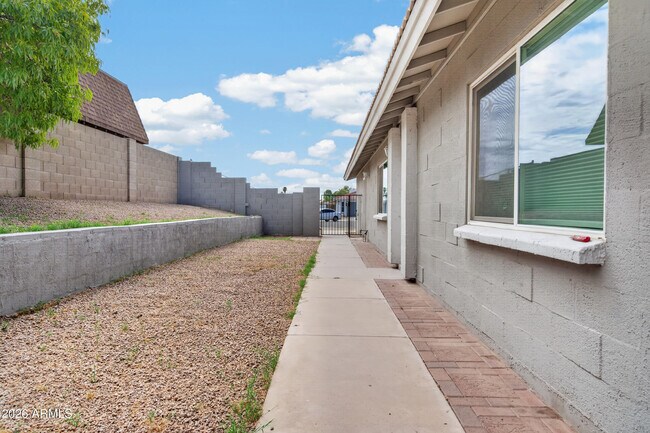 Foto del edificio - 4902 W Crocus Dr