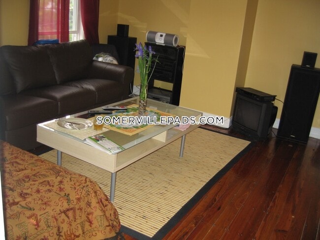 Building Photo - 21 Granville Rd