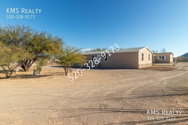 Building Photo - 2801 W Los Reales Rd
