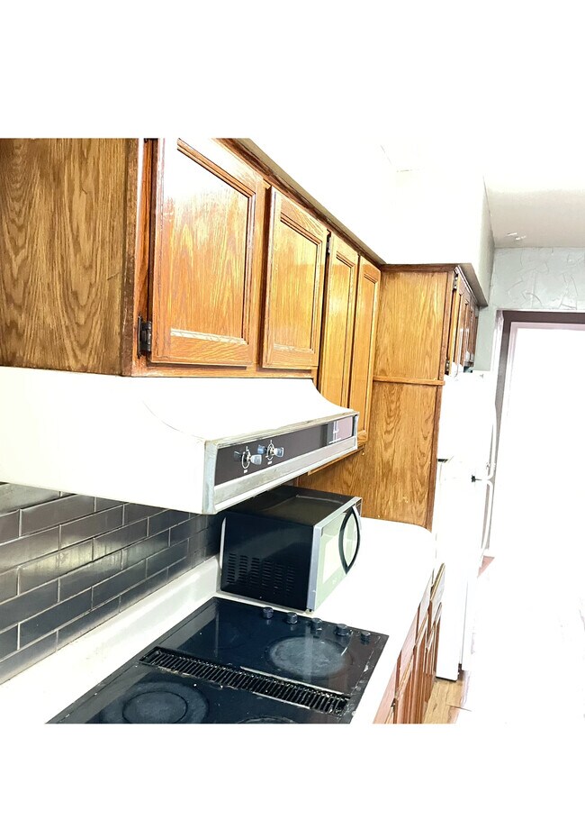 Building Photo - 11102 Valleydale Dr