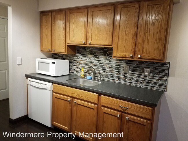 Foto del edificio - 3570 Narrows View Ln NE