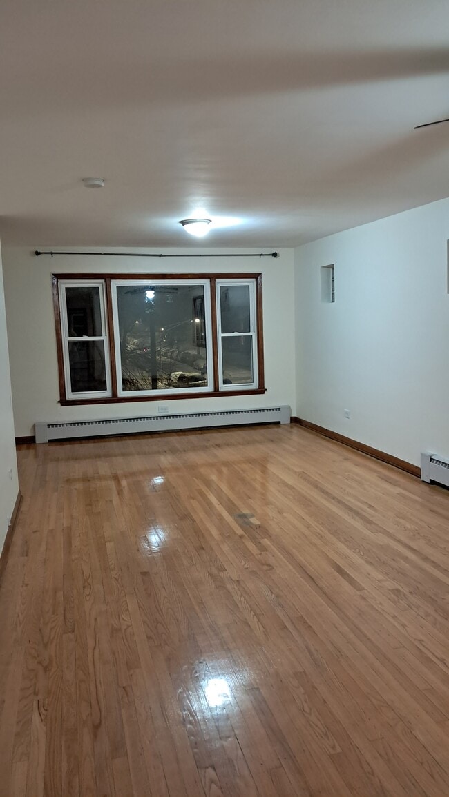 Building Photo - 6235 W Diversey Ave