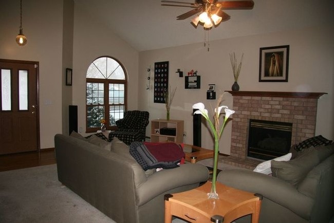 Building Photo - 6658 Sproul Ln