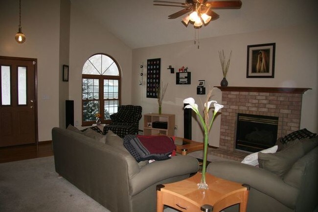 Foto del edificio - 6658 Sproul Ln