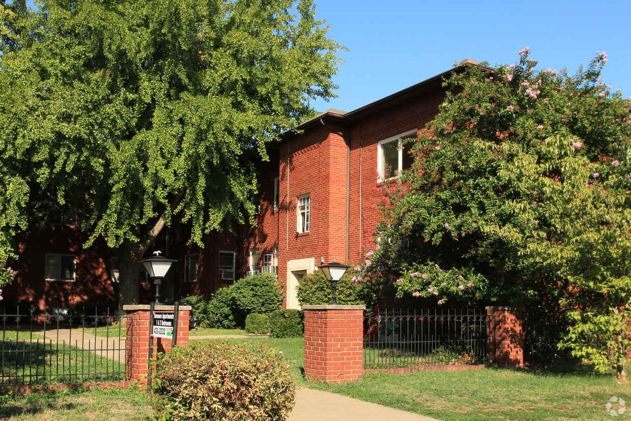 Building Photo - The Grove