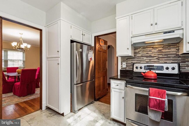 Foto del edificio - 1416 Iris St NW