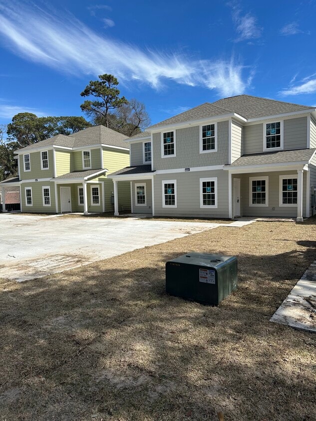 Primary Photo - 7711-7715 Johnny Mercer Blvd