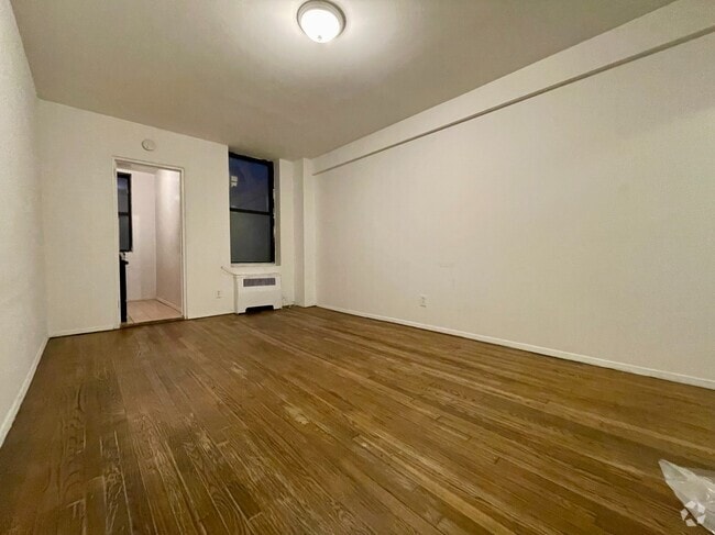 Building Photo - 156 E 85th St