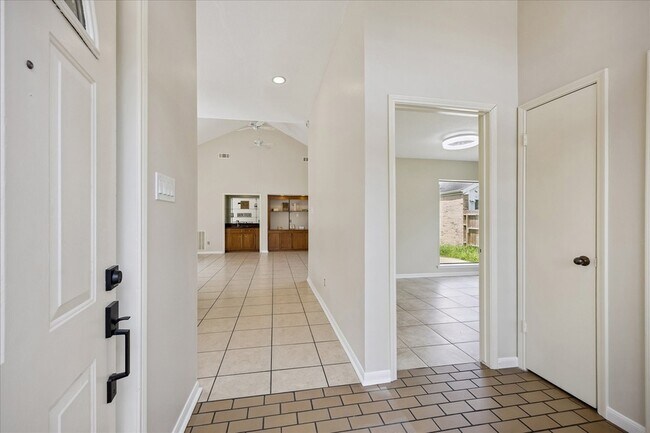 Foto del edificio - 8018 Cobblefield Ln
