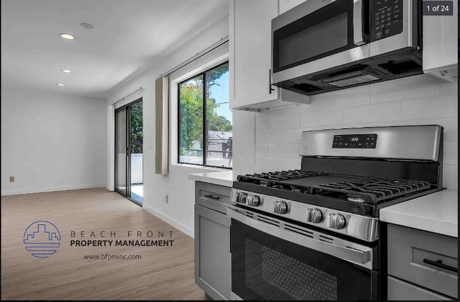 Building Photo - 12314 Moorpark St