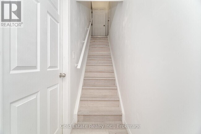 Photo du bâtiment - 292 Freure Dr