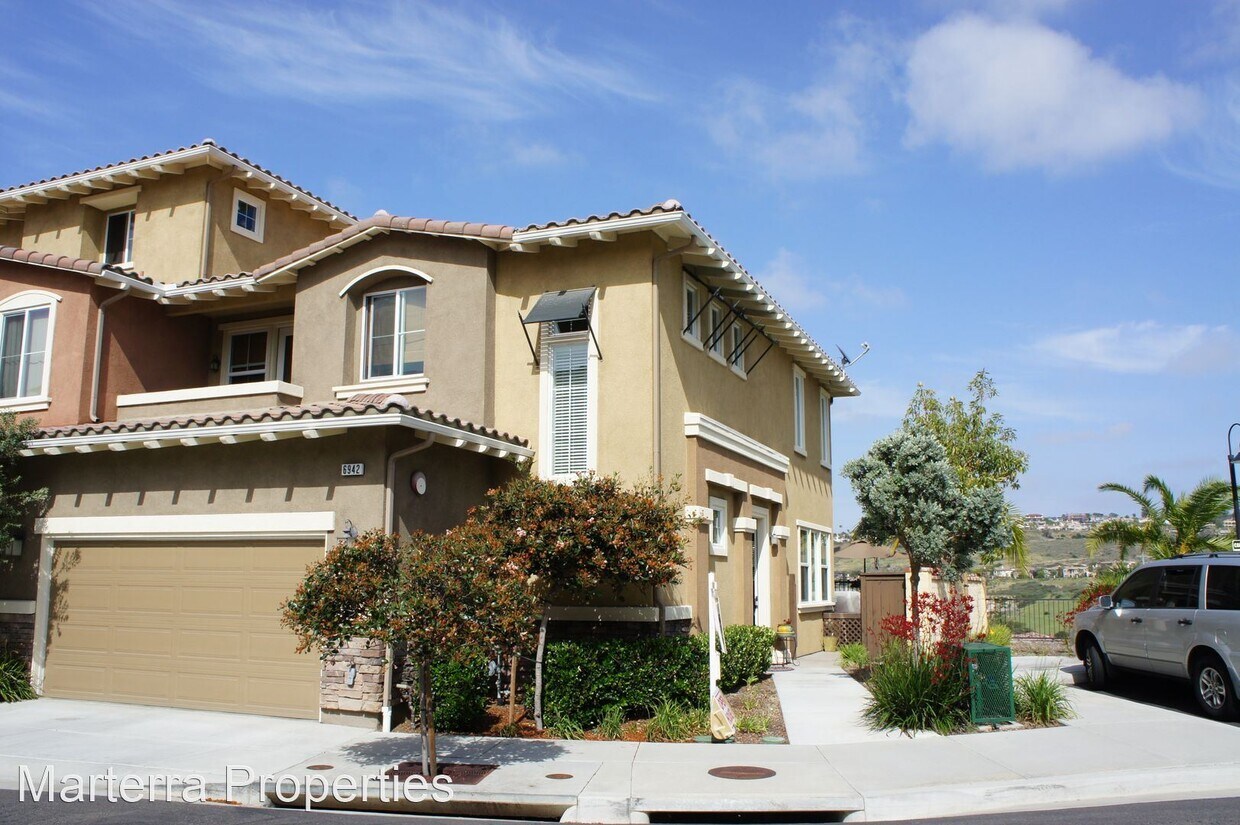 3 br, 2.5 bath House 6942 Tourmaline Pl House for Rent in Carlsbad