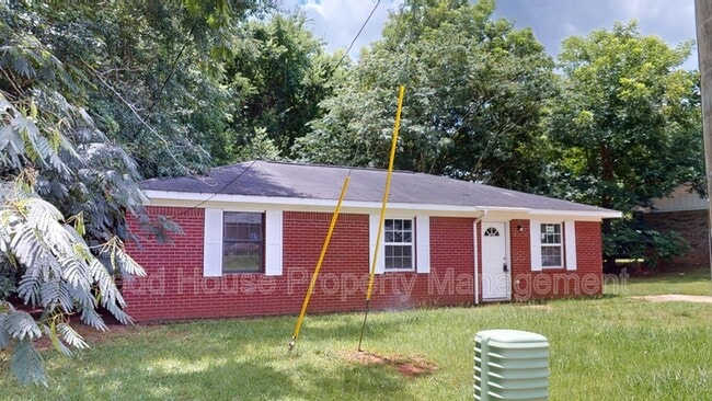 Building Photo - 901 W Adams St