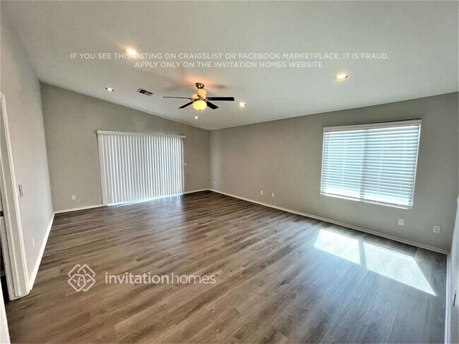 Foto del edificio - 1727 E Horseshoe Ave