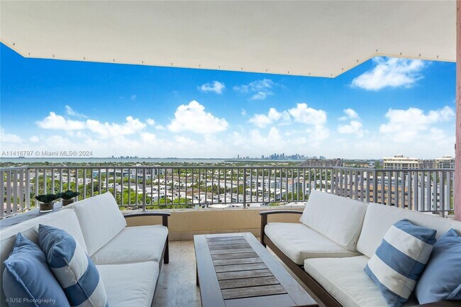 Foto del edificio - 781 Crandon Blvd