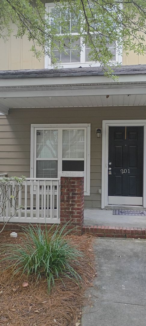 Foto del edificio - Lovely Townhome in Southeast Columbia