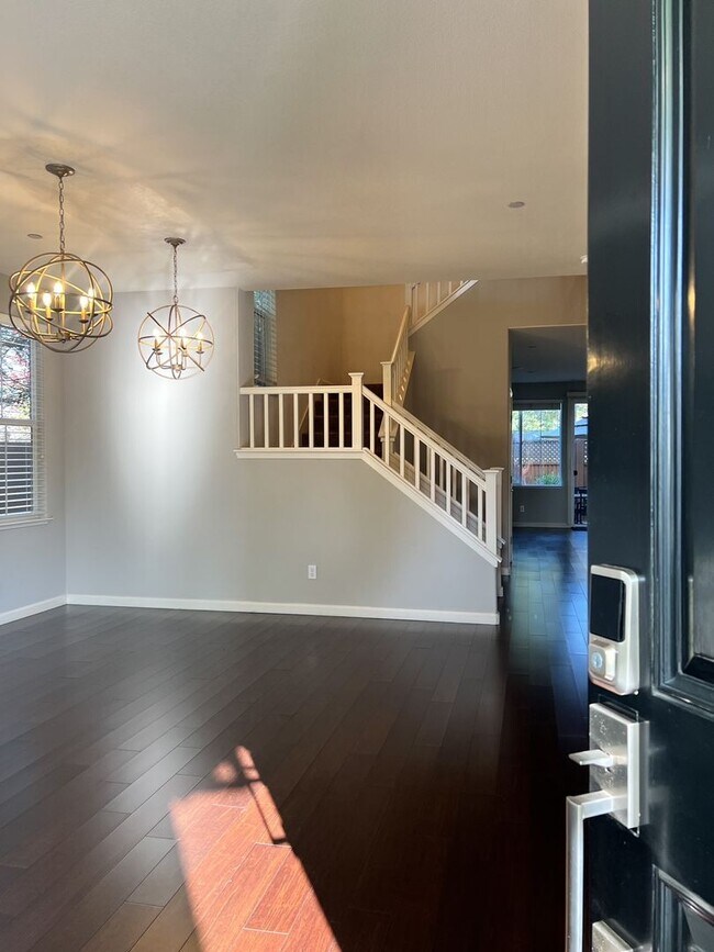 Building Photo - Four Bedroom Napa Home