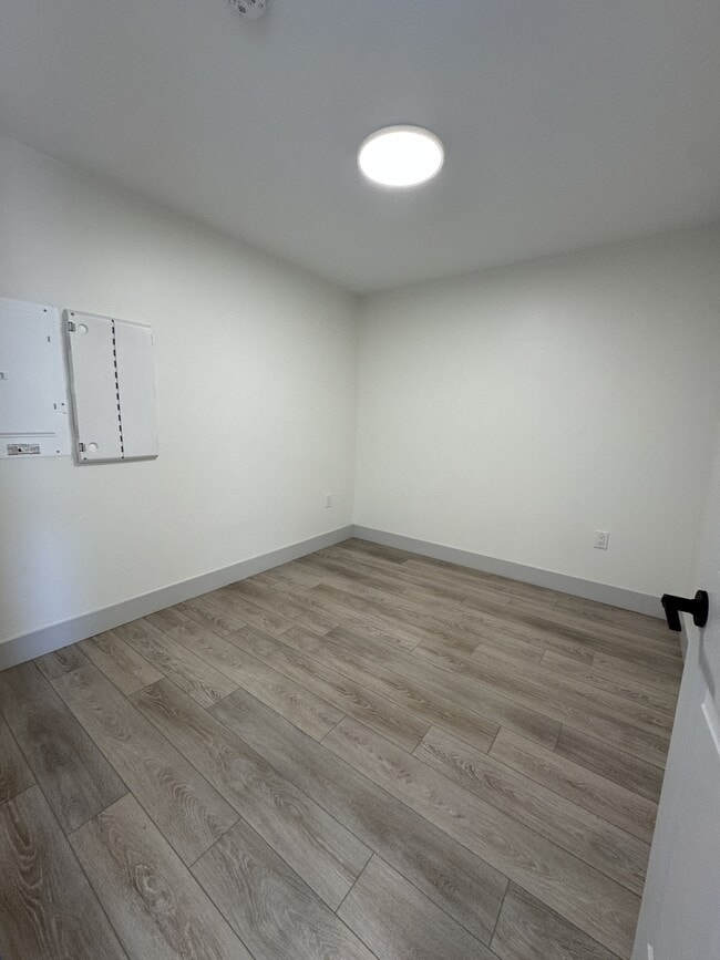 Building Photo - 432 Herring Cove Rd