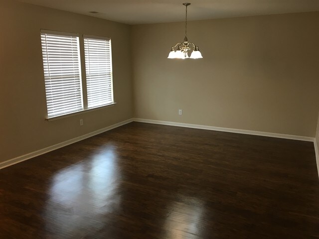 Building Photo - 502 Diamond Cut